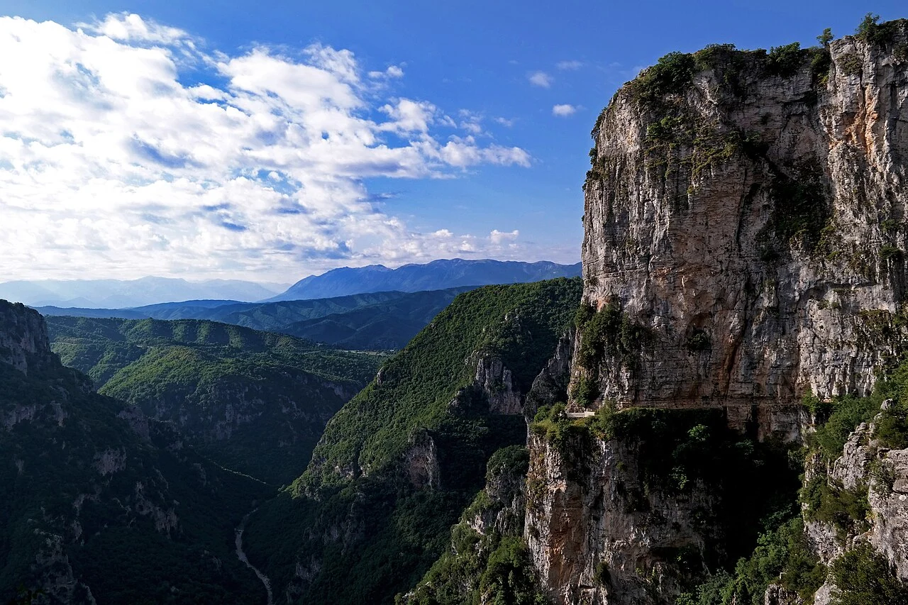 Το φαράγγι του Βίκου κοντά στο Μονοδένδρι.